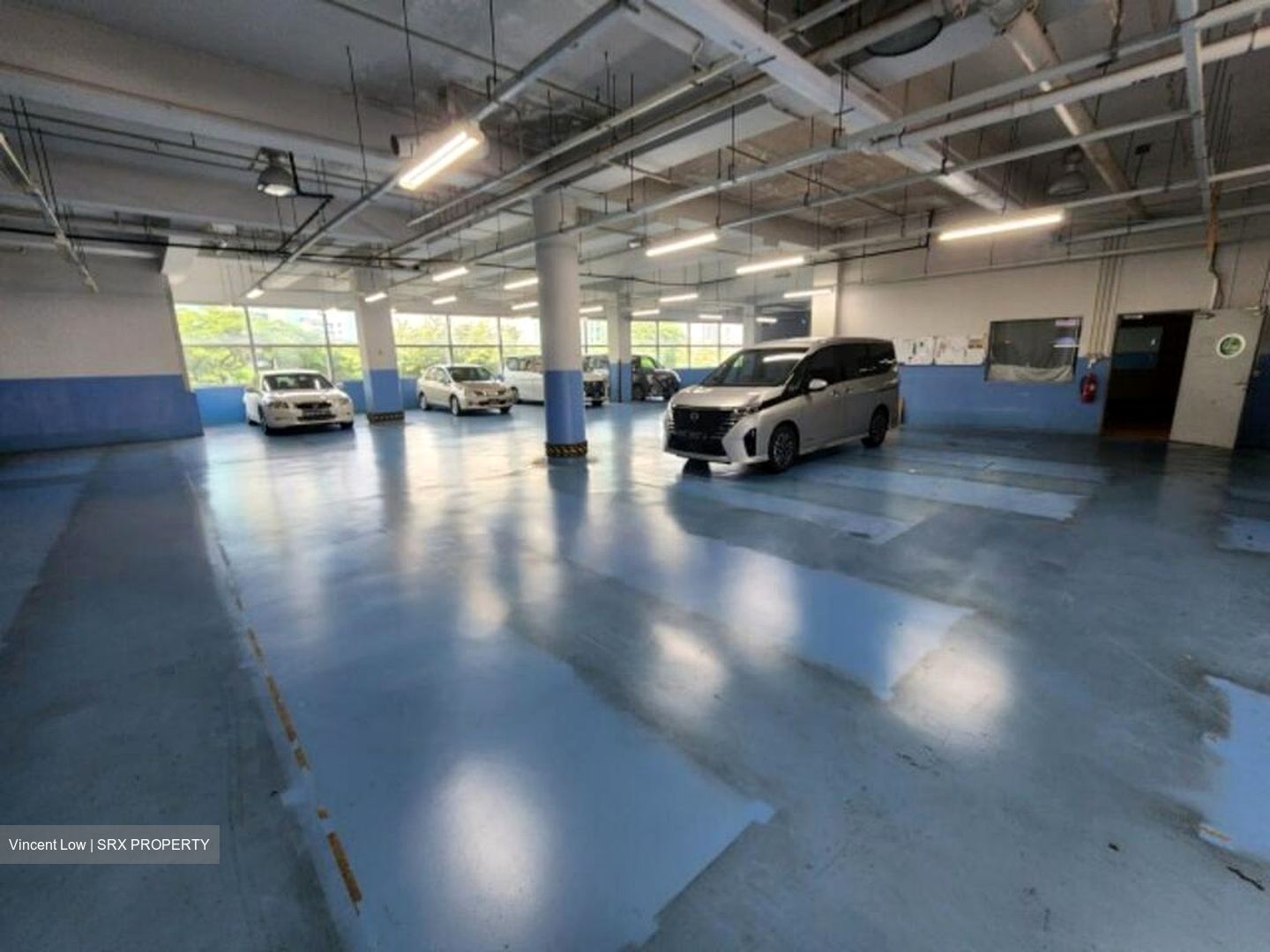 Auto World (D12), Warehouse #496689131